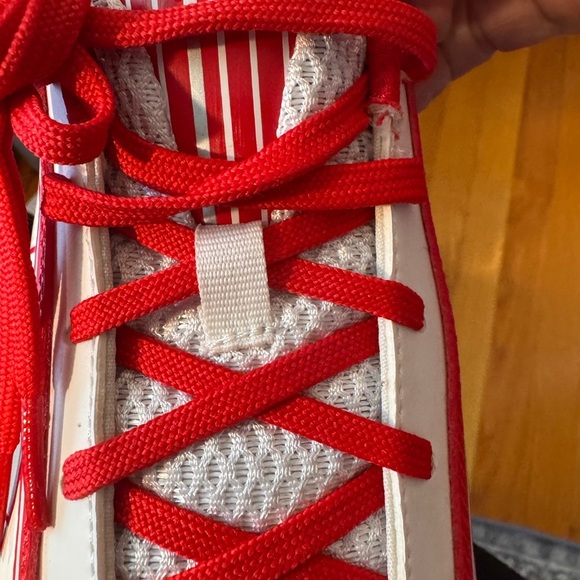 Under Armour women’s Red and White softball spine glyde cleats new without tags - Picture 5 of 6